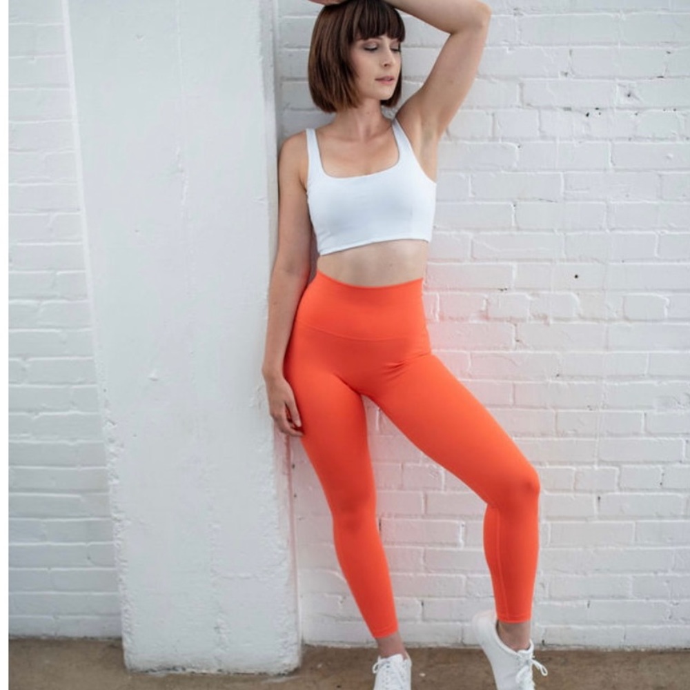 SAVVI SOLAS YOGA WORKOUT LEGGINGS - NWT- SIZE XL - COLOR ELECTRIC PAPAYA